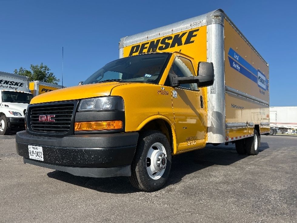 Light Duty Box Truck-Light and Medium Duty Trucks-GMC-2022-Savana G33903-Oklahoma City-OK-99,329\n\t\tmiles-$ 26,250 - Image 3