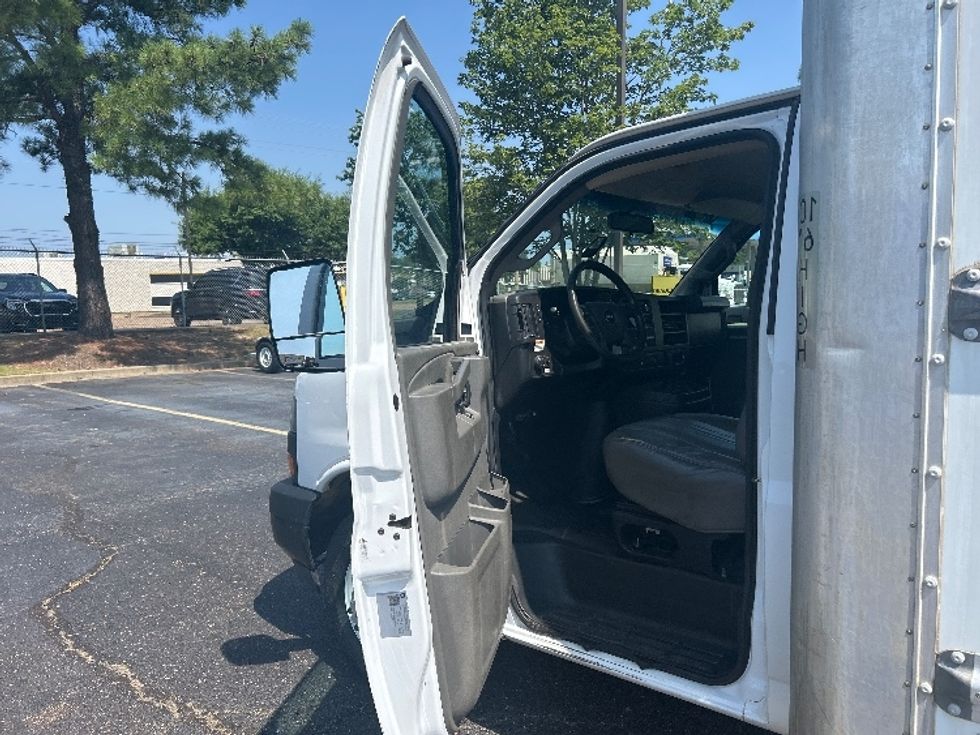 Light Duty Box Truck-Light and Medium Duty Trucks-GMC-2022-Savana G33903-Olive Branch-MS-103,563\n\t\tmiles-$ 33,750 - Image 15