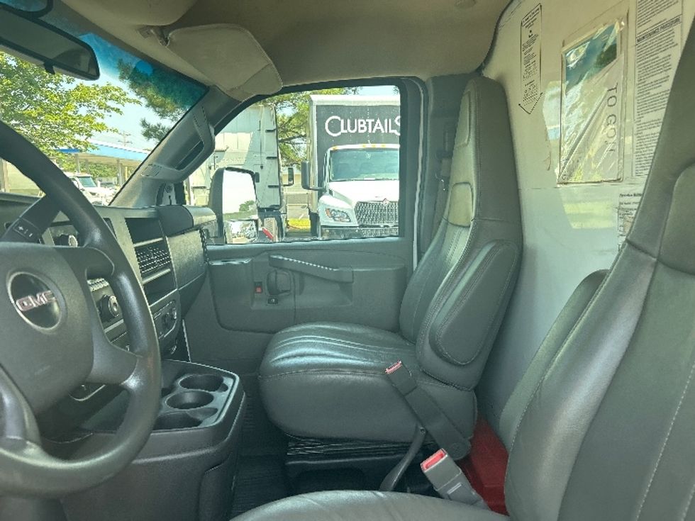 Light Duty Box Truck-Light and Medium Duty Trucks-GMC-2022-Savana G33903-Olive Branch-MS-103,563\n\t\tmiles-$ 33,750 - Image 18