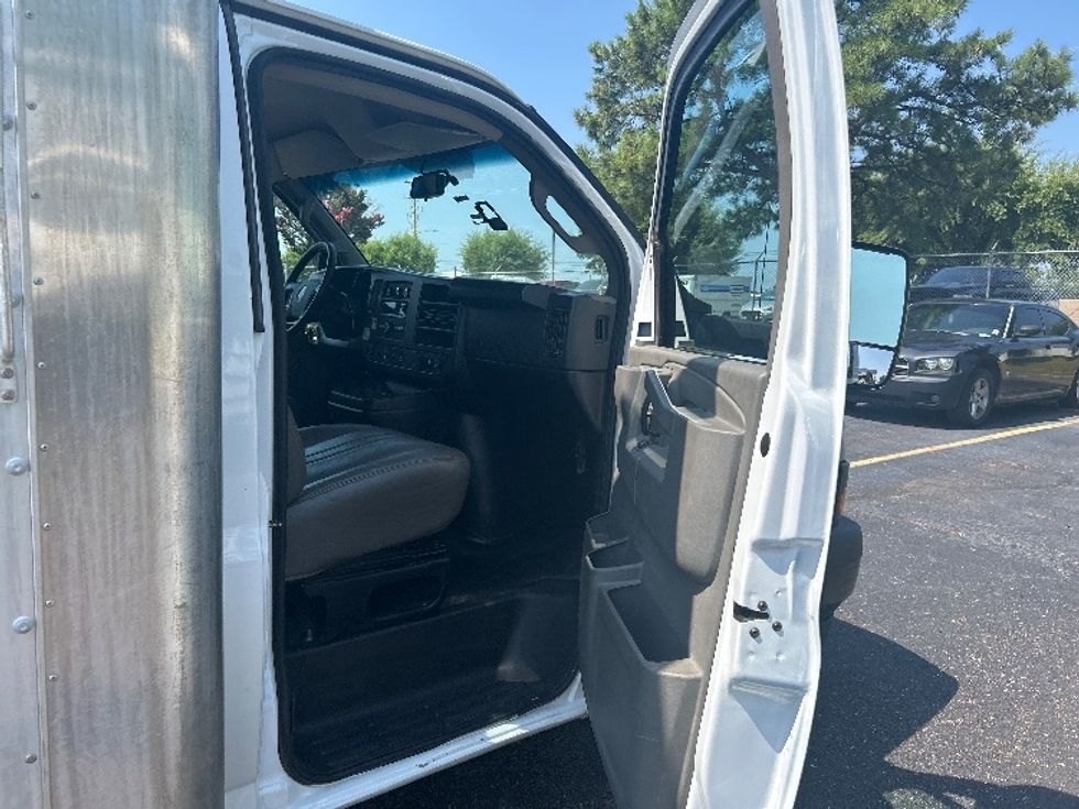 Light Duty Box Truck-Light and Medium Duty Trucks-GMC-2022-Savana G33903-Olive Branch-MS-103,563\n\t\tmiles-$ 33,750 - Image 19