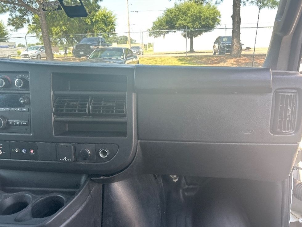 Light Duty Box Truck-Light and Medium Duty Trucks-GMC-2022-Savana G33903-Olive Branch-MS-103,563\n\t\tmiles-$ 33,750 - Image 20