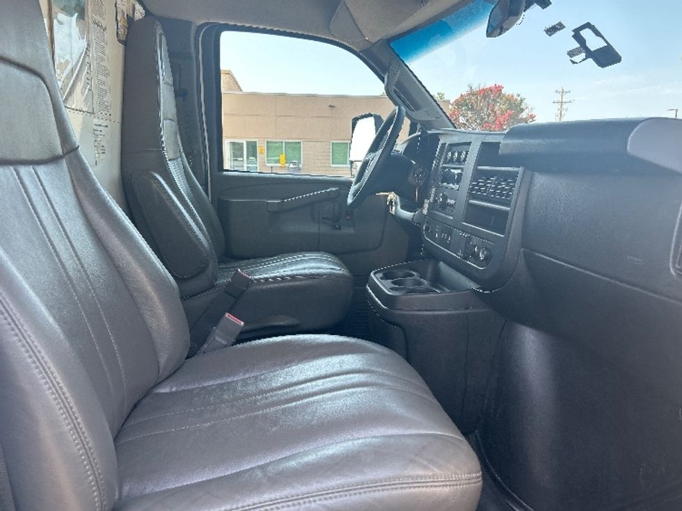 Light Duty Box Truck-Light and Medium Duty Trucks-GMC-2022-Savana G33903-Olive Branch-MS-103,563\n\t\tmiles-$ 33,750 - Image 21