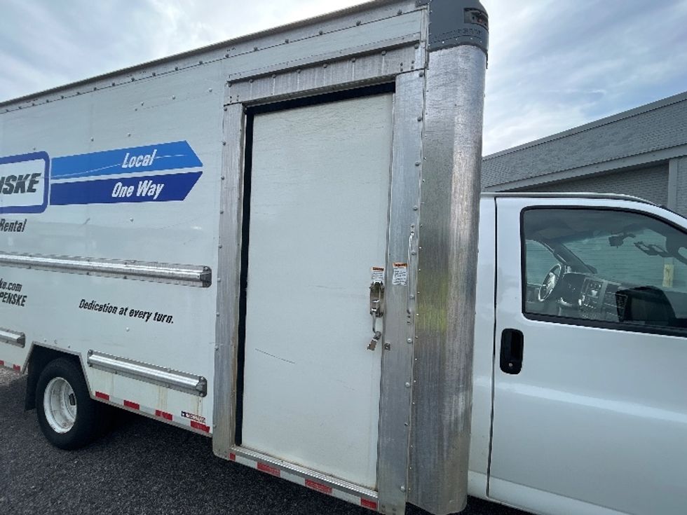 Light Duty Box Truck-Light and Medium Duty Trucks-GMC-2022-Savana G33903-Olive Branch-MS-103,563\n\t\tmiles-$ 33,750 - Image 24