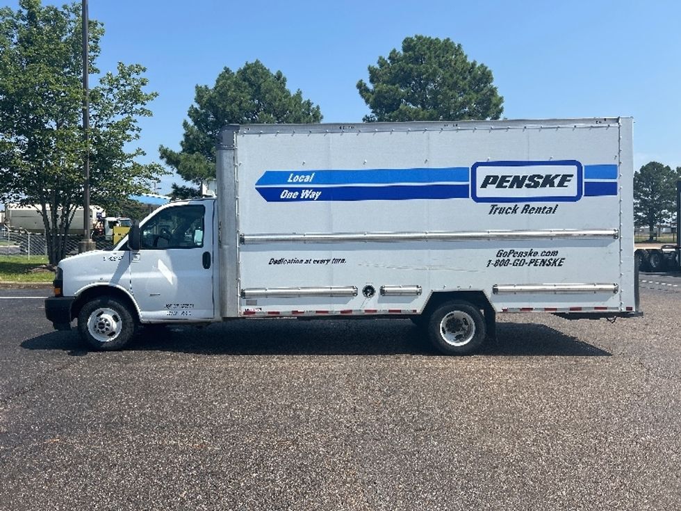 Light Duty Box Truck-Light and Medium Duty Trucks-GMC-2022-Savana G33903-Olive Branch-MS-103,563\n\t\tmiles-$ 33,750 - Image 4