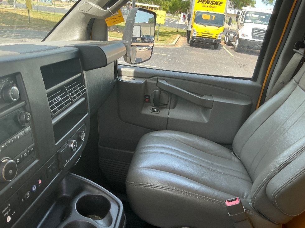 Light Duty Box Truck-Light and Medium Duty Trucks-GMC-2022-Savana G33903-Olive Branch-MS-64,654\n\t\tmiles-$ 30,500 - Image 18
