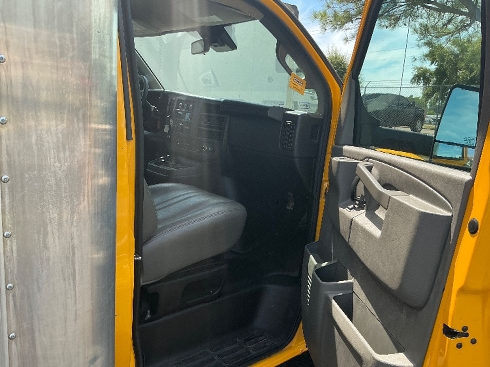 Light Duty Box Truck-Light and Medium Duty Trucks-GMC-2022-Savana G33903-Olive Branch-MS-64,654\n\t\tmiles-$ 30,500 - Image 19