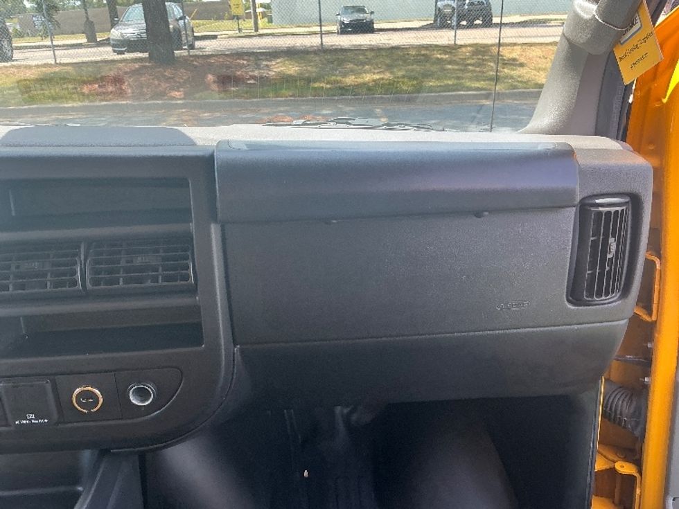 Light Duty Box Truck-Light and Medium Duty Trucks-GMC-2022-Savana G33903-Olive Branch-MS-64,654\n\t\tmiles-$ 30,500 - Image 20