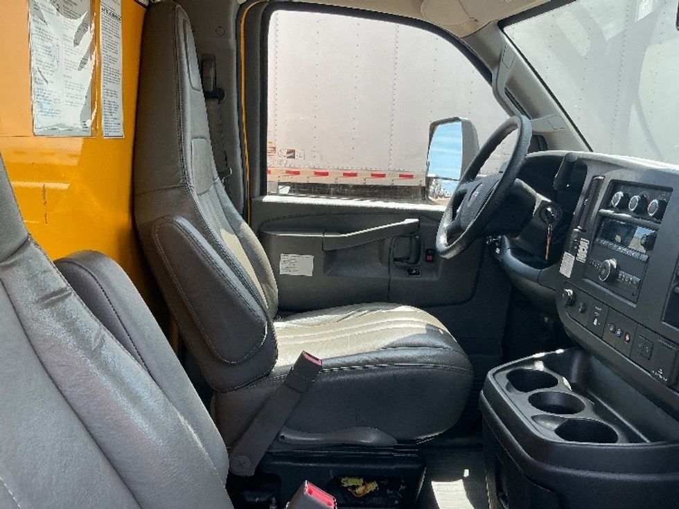 Light Duty Box Truck-Light and Medium Duty Trucks-GMC-2022-Savana G33903-Olive Branch-MS-64,654\n\t\tmiles-$ 30,500 - Image 21