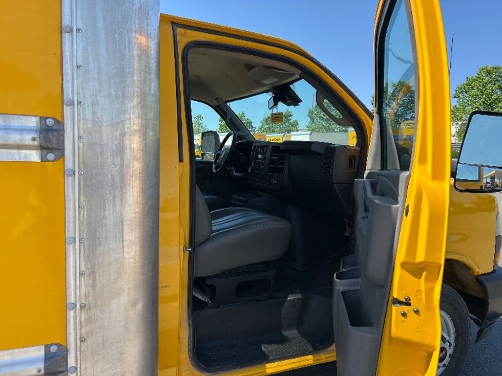 Light Duty Box Truck-Light and Medium Duty Trucks-GMC-2022-Savana G33903-Olive Branch-MS-64,807\n\t\tmiles-$ 30,500 - Image 19