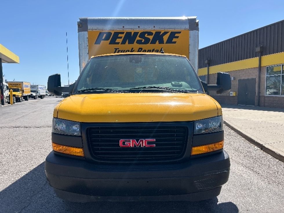 Light Duty Box Truck-Light and Medium Duty Trucks-GMC-2022-Savana G33903-Olive Branch-MS-64,807\n\t\tmiles-$ 30,500 - Image 2