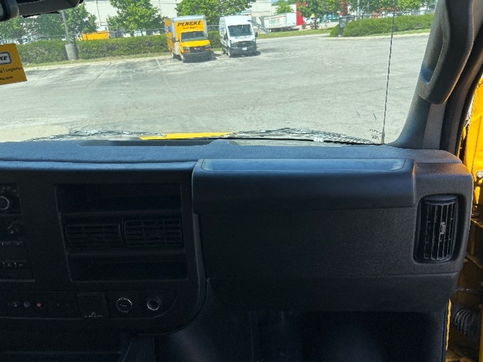 Light Duty Box Truck-Light and Medium Duty Trucks-GMC-2022-Savana G33903-Olive Branch-MS-64,807\n\t\tmiles-$ 30,500 - Image 20
