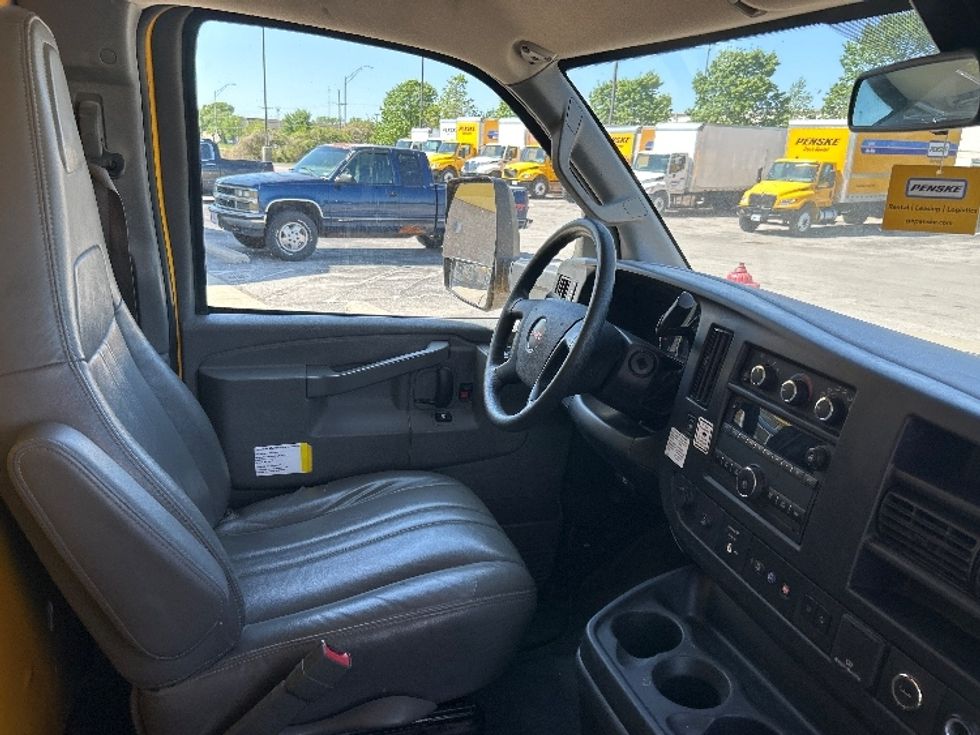 Light Duty Box Truck-Light and Medium Duty Trucks-GMC-2022-Savana G33903-Olive Branch-MS-64,807\n\t\tmiles-$ 30,500 - Image 21