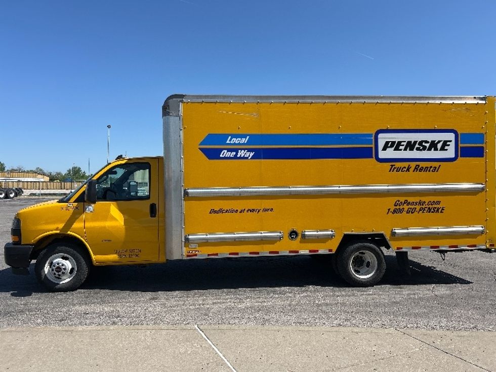 Light Duty Box Truck-Light and Medium Duty Trucks-GMC-2022-Savana G33903-Olive Branch-MS-64,807\n\t\tmiles-$ 30,500 - Image 4