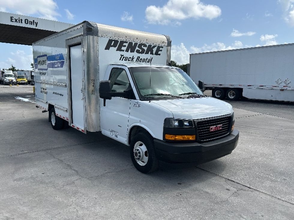 Light Duty Box Truck-Light and Medium Duty Trucks-GMC-2022-Savana G33903-Orlando-FL-27,045\n\t\tmiles-$ 45,000 - Image 1