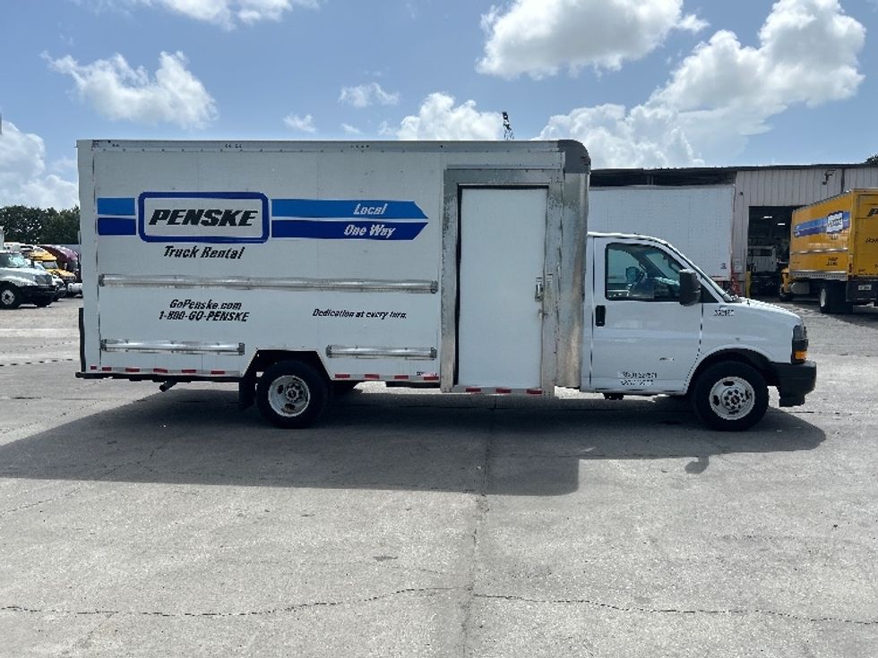 Light Duty Box Truck-Light and Medium Duty Trucks-GMC-2022-Savana G33903-Orlando-FL-27,045\n\t\tmiles-$ 45,000 - Image 15