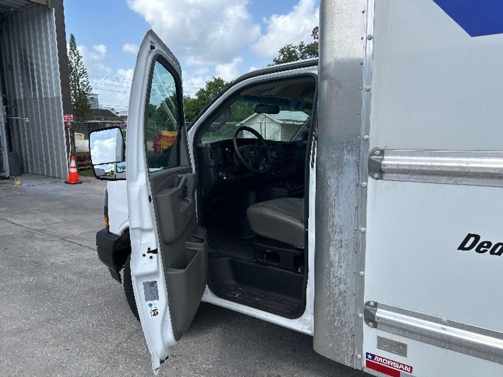 Light Duty Box Truck-Light and Medium Duty Trucks-GMC-2022-Savana G33903-Orlando-FL-27,045\n\t\tmiles-$ 45,000 - Image 16