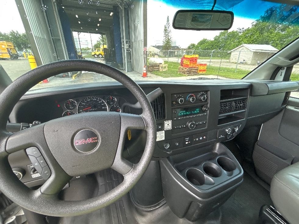 Light Duty Box Truck-Light and Medium Duty Trucks-GMC-2022-Savana G33903-Orlando-FL-27,045\n\t\tmiles-$ 45,000 - Image 17