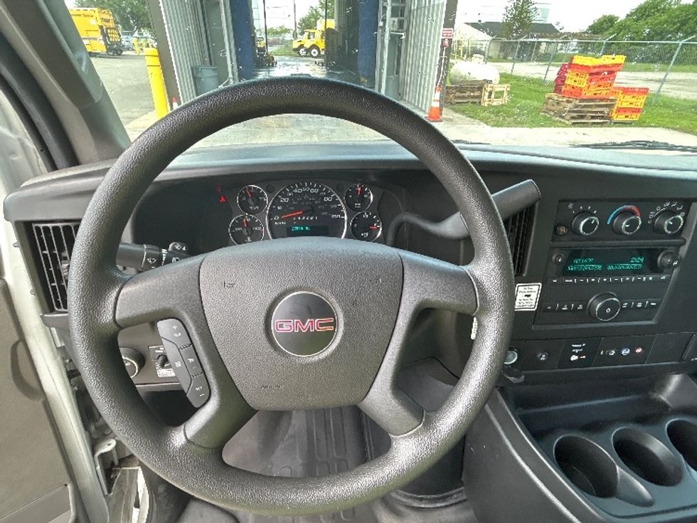 Light Duty Box Truck-Light and Medium Duty Trucks-GMC-2022-Savana G33903-Orlando-FL-27,045\n\t\tmiles-$ 45,000 - Image 18