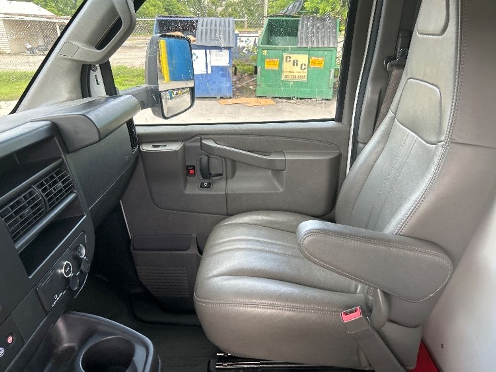 Light Duty Box Truck-Light and Medium Duty Trucks-GMC-2022-Savana G33903-Orlando-FL-27,045\n\t\tmiles-$ 45,000 - Image 19