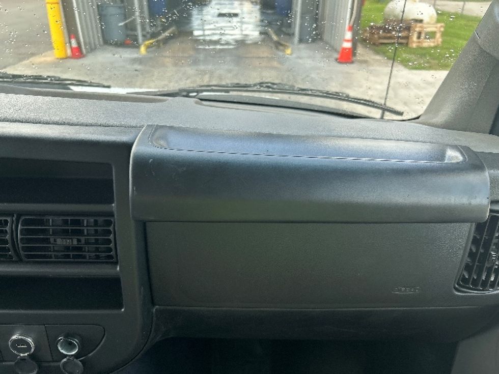 Light Duty Box Truck-Light and Medium Duty Trucks-GMC-2022-Savana G33903-Orlando-FL-27,045\n\t\tmiles-$ 45,000 - Image 21