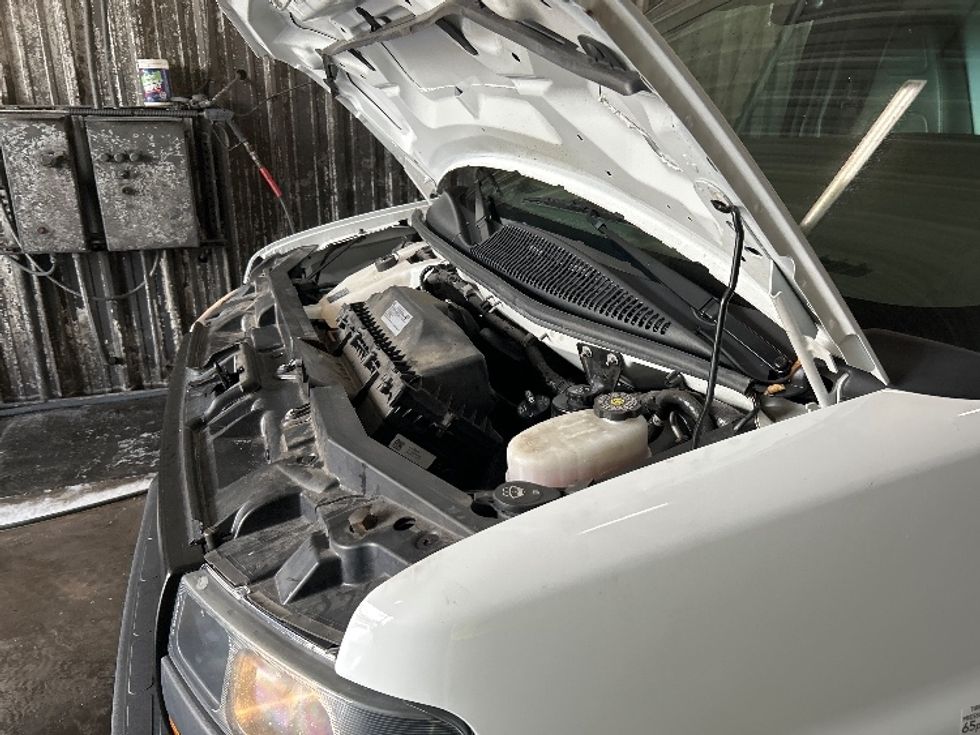 Light Duty Box Truck-Light and Medium Duty Trucks-GMC-2022-Savana G33903-Orlando-FL-27,045\n\t\tmiles-$ 45,000 - Image 24