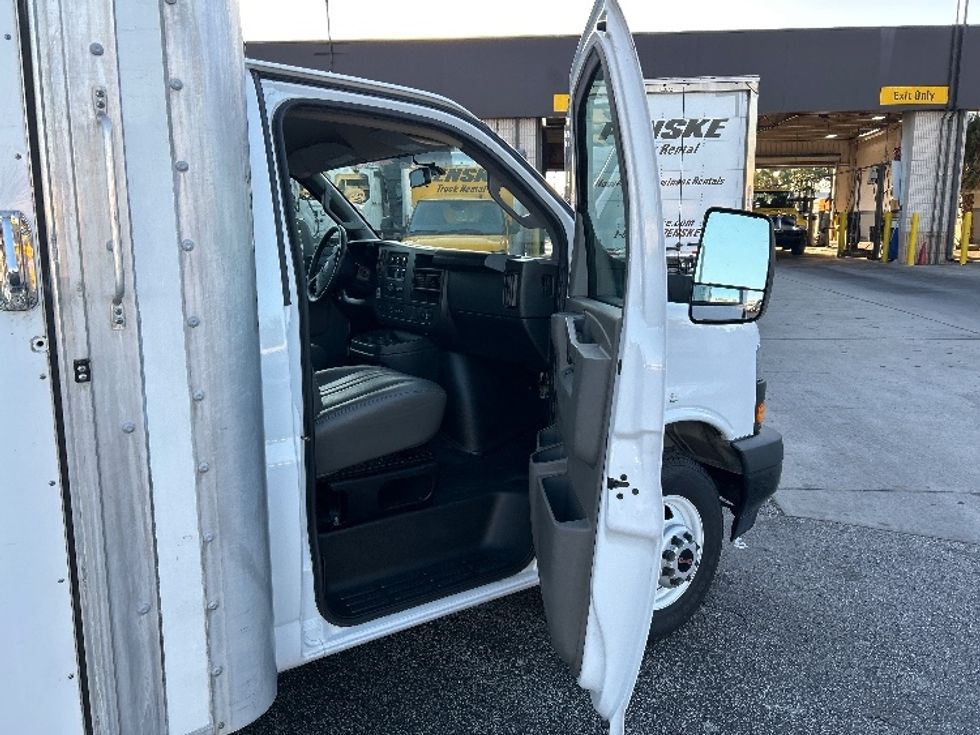 Light Duty Box Truck-Light and Medium Duty Trucks-GMC-2022-Savana G33903-Orlando-FL-42,522\n\t\tmiles-$ 43,000 - Image 20