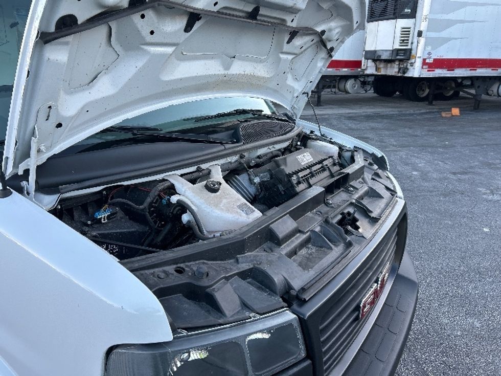 Light Duty Box Truck-Light and Medium Duty Trucks-GMC-2022-Savana G33903-Orlando-FL-42,522\n\t\tmiles-$ 43,000 - Image 24