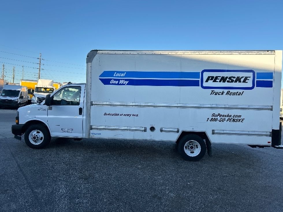 Light Duty Box Truck-Light and Medium Duty Trucks-GMC-2022-Savana G33903-Orlando-FL-42,522\n\t\tmiles-$ 43,000 - Image 4