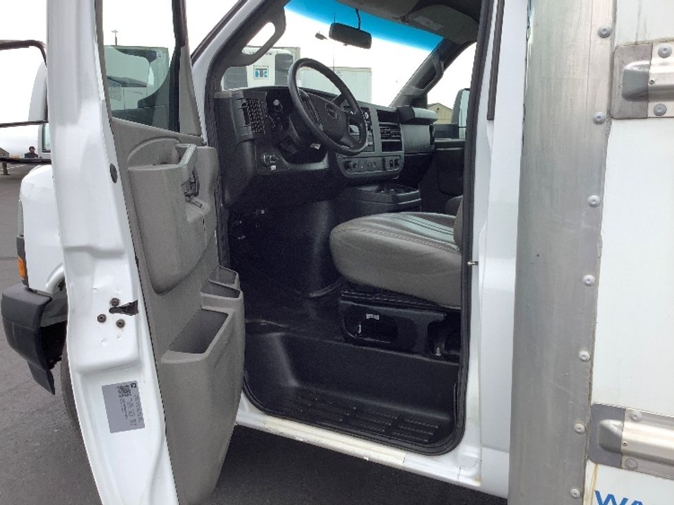 Light Duty Box Truck-Light and Medium Duty Trucks-GMC-2022-Savana G33903-Pasco-WA-26,503\n\t\tmiles-$ 44,250 - Image 17