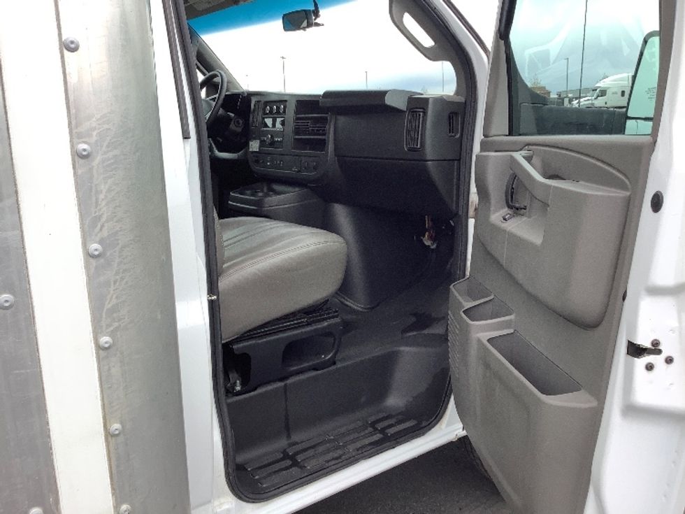 Light Duty Box Truck-Light and Medium Duty Trucks-GMC-2022-Savana G33903-Pasco-WA-26,503\n\t\tmiles-$ 44,250 - Image 20