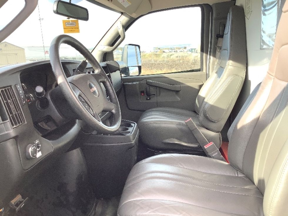 Light Duty Box Truck-Light and Medium Duty Trucks-GMC-2022-Savana G33903-Pasco-WA-38,151\n\t\tmiles-$ 43,250 - Image 19