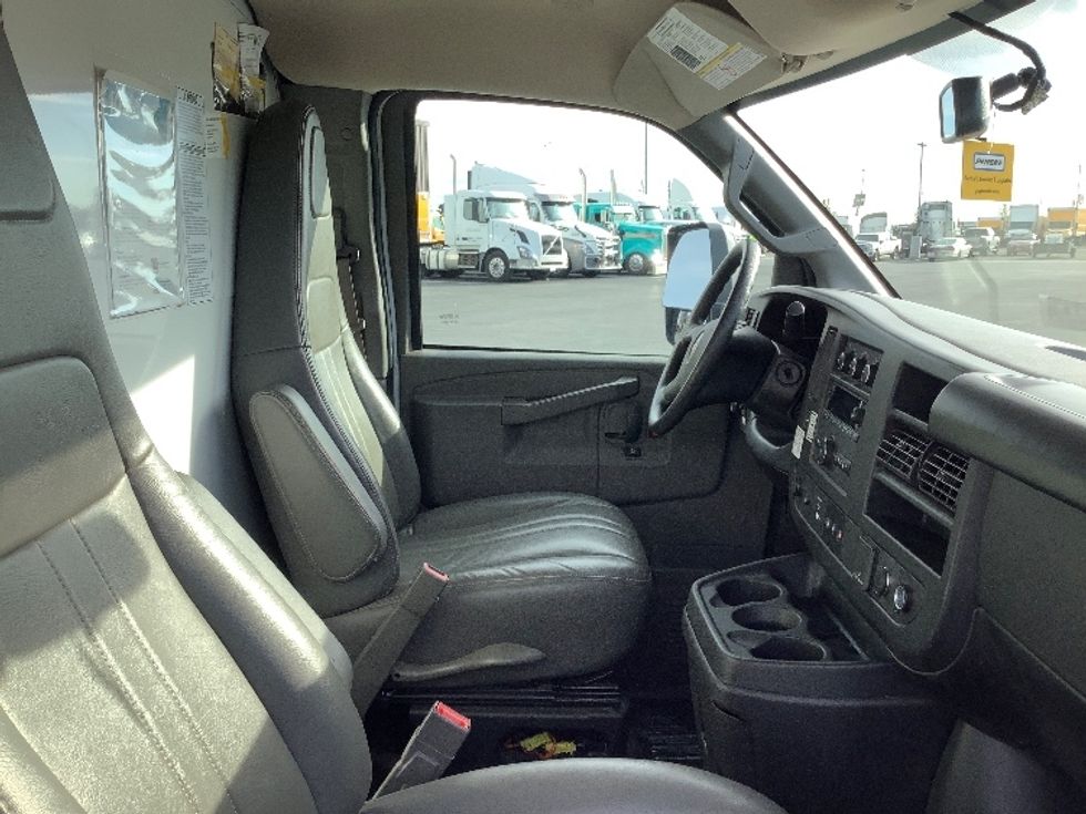 Light Duty Box Truck-Light and Medium Duty Trucks-GMC-2022-Savana G33903-Pasco-WA-38,151\n\t\tmiles-$ 43,250 - Image 22