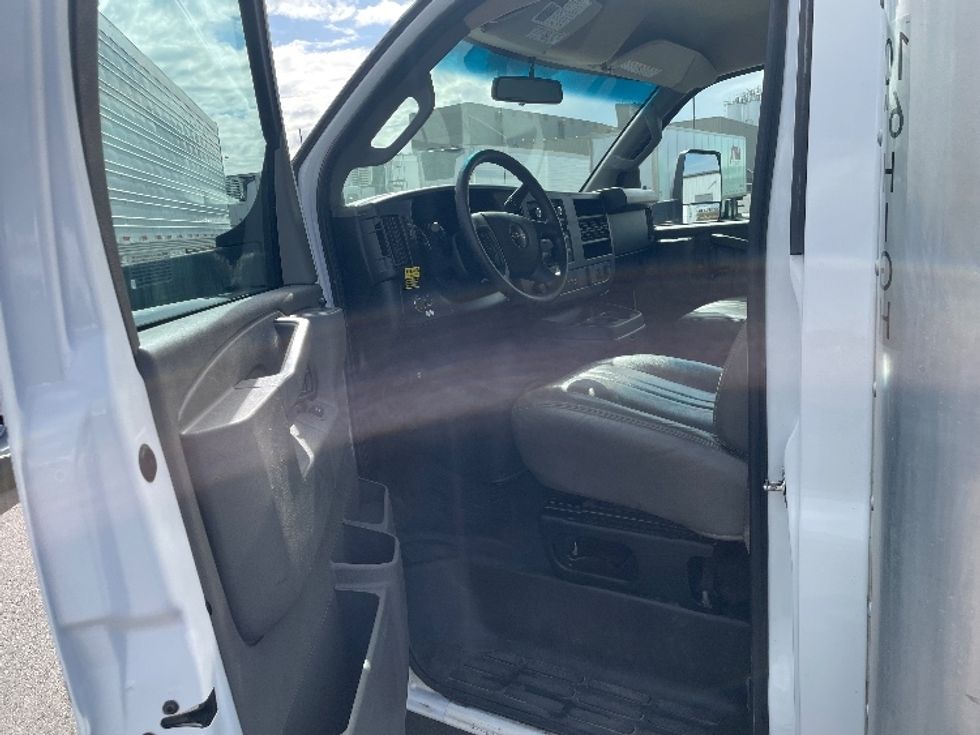 Light Duty Box Truck-Light and Medium Duty Trucks-GMC-2022-Savana G33903-Pasco-WA-38,498\n\t\tmiles-$ 46,250 - Image 16