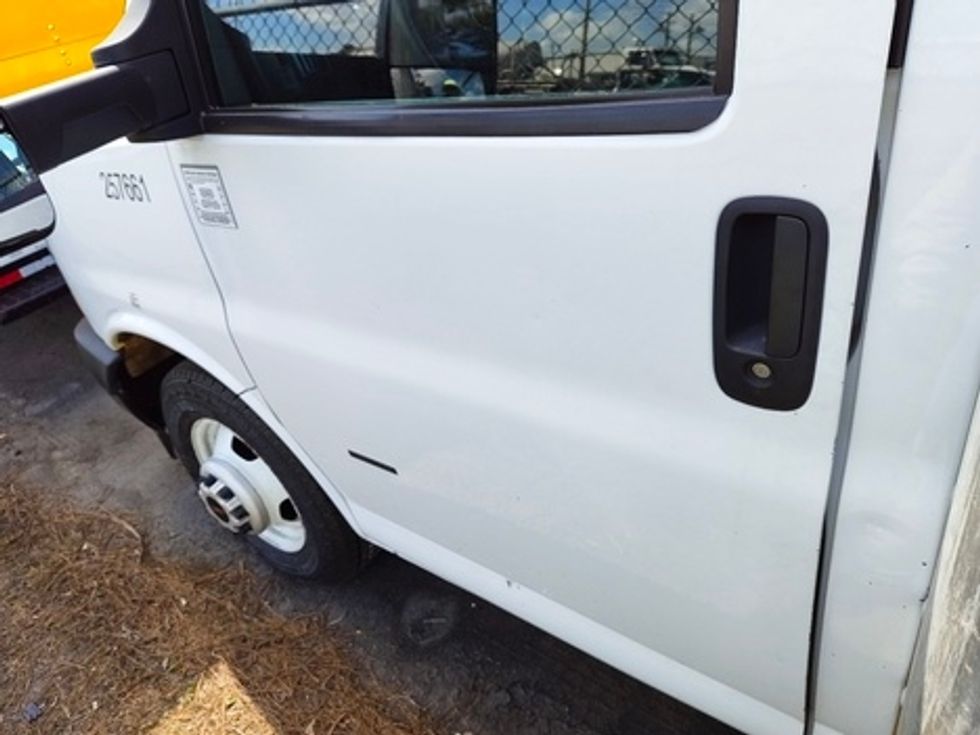 Light Duty Box Truck-Light and Medium Duty Trucks-GMC-2022-Savana G33903-Pell City-AL-57,970\n\t\tmiles-$ 37,000 - Image 11