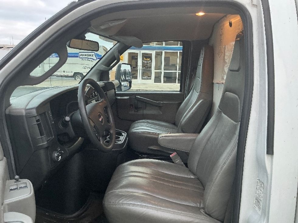 Light Duty Box Truck-Light and Medium Duty Trucks-GMC-2022-Savana G33903-Pensacola-FL-106,299\n\t\tmiles-$ 32,000 - Image 17