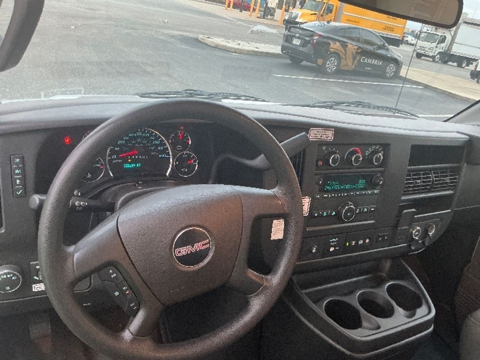 Light Duty Box Truck-Light and Medium Duty Trucks-GMC-2022-Savana G33903-Pensacola-FL-106,299\n\t\tmiles-$ 32,000 - Image 18