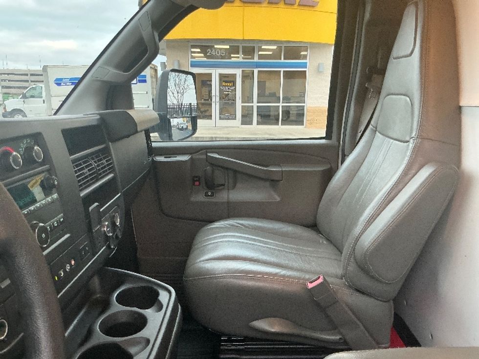 Light Duty Box Truck-Light and Medium Duty Trucks-GMC-2022-Savana G33903-Pensacola-FL-106,299\n\t\tmiles-$ 32,000 - Image 19