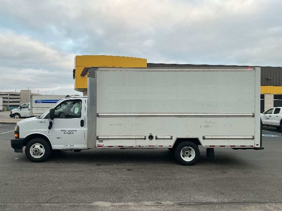 Light Duty Box Truck-Light and Medium Duty Trucks-GMC-2022-Savana G33903-Pensacola-FL-106,299\n\t\tmiles-$ 32,000 - Image 4