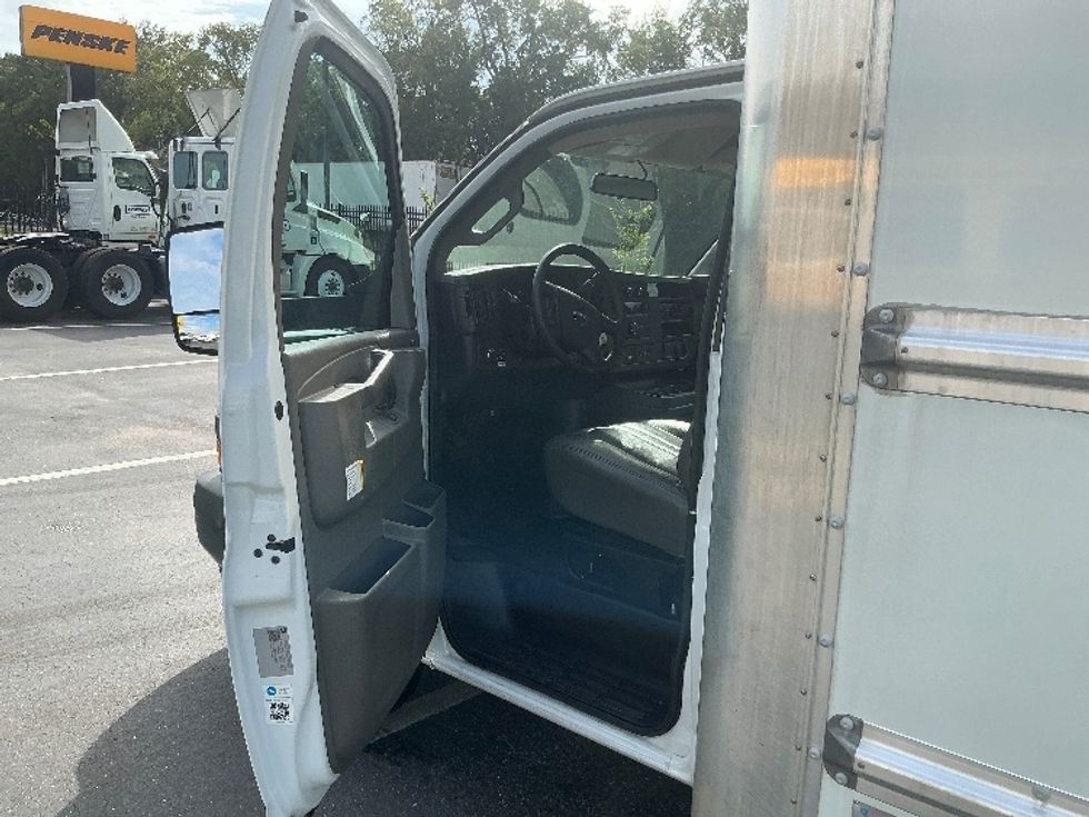 Light Duty Box Truck-Light and Medium Duty Trucks-GMC-2022-Savana G33903-Pensacola-FL-112,250\n\t\tmiles-$ 30,500 - Image 13