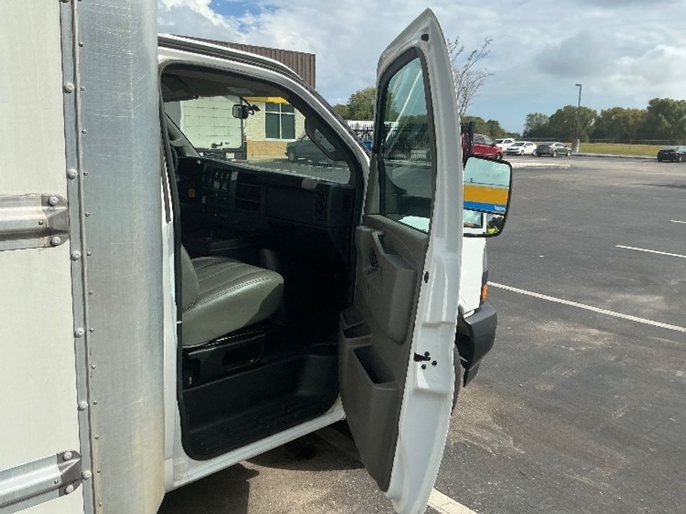 Light Duty Box Truck-Light and Medium Duty Trucks-GMC-2022-Savana G33903-Pensacola-FL-112,250\n\t\tmiles-$ 30,500 - Image 17