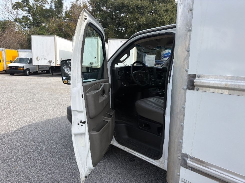 Light Duty Box Truck-Light and Medium Duty Trucks-GMC-2022-Savana G33903-Pensacola-FL-120,417\n\t\tmiles-$ 29,750 - Image 16