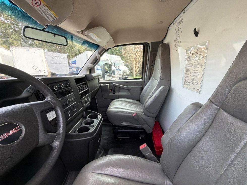Light Duty Box Truck-Light and Medium Duty Trucks-GMC-2022-Savana G33903-Pensacola-FL-120,417\n\t\tmiles-$ 29,750 - Image 19