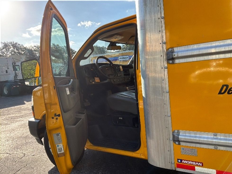 Light Duty Box Truck-Light and Medium Duty Trucks-GMC-2022-Savana G33903-Pensacola-FL-122,903\n\t\tmiles-$ 24,000 - Image 15