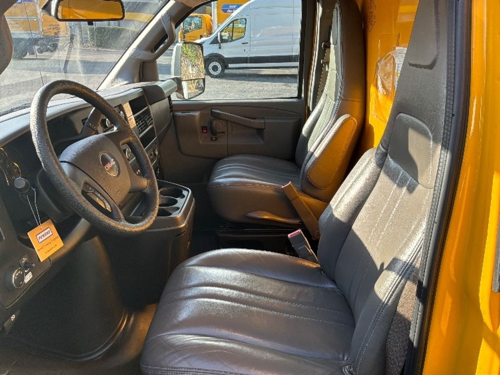 Light Duty Box Truck-Light and Medium Duty Trucks-GMC-2022-Savana G33903-Pensacola-FL-122,903\n\t\tmiles-$ 24,000 - Image 18