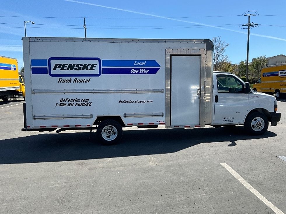 Light Duty Box Truck-Light and Medium Duty Trucks-GMC-2022-Savana G33903-Perris-CA-22,556\n\t\tmiles-$ 57,500 - Image 15