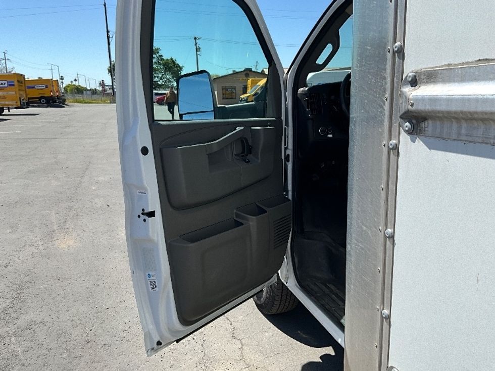 Light Duty Box Truck-Light and Medium Duty Trucks-GMC-2022-Savana G33903-Perris-CA-22,556\n\t\tmiles-$ 57,500 - Image 16