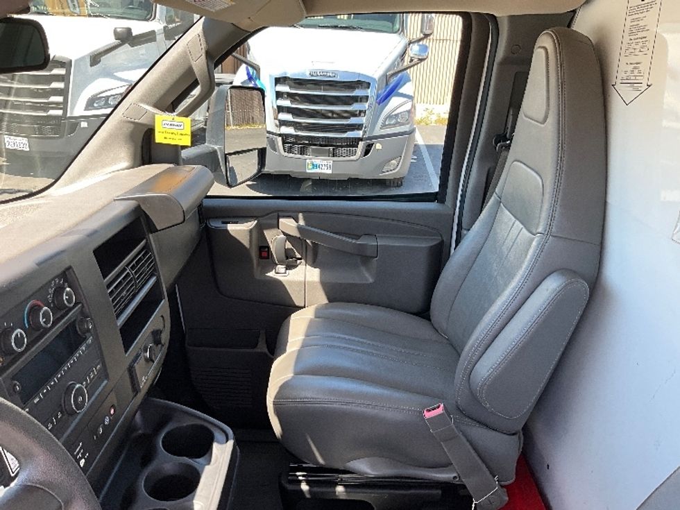 Light Duty Box Truck-Light and Medium Duty Trucks-GMC-2022-Savana G33903-Perris-CA-22,556\n\t\tmiles-$ 57,500 - Image 19