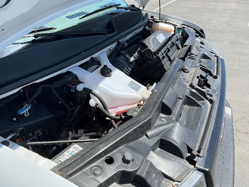 Light Duty Box Truck-Light and Medium Duty Trucks-GMC-2022-Savana G33903-Perris-CA-22,556\n\t\tmiles-$ 57,500 - Image 23