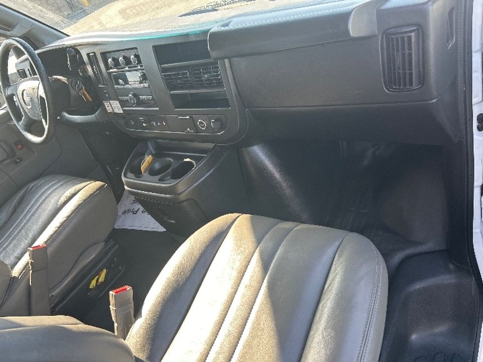 Light Duty Box Truck-Light and Medium Duty Trucks-GMC-2022-Savana G33903-Pewaukee-WI-75,395\n\t\tmiles-$ 36,250 - Image 21