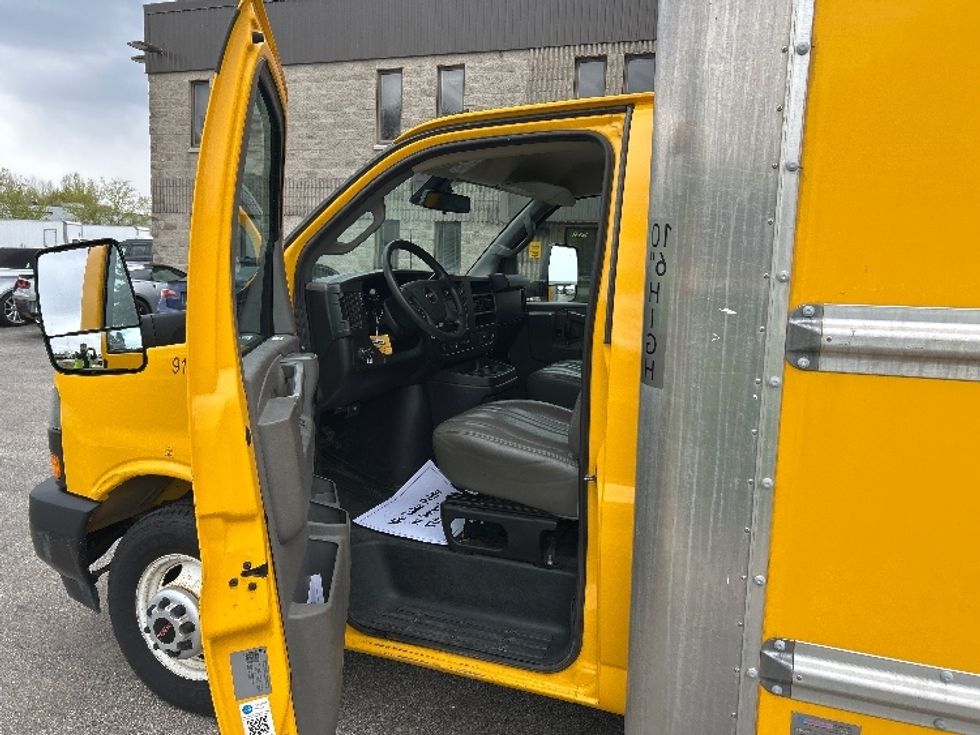 Light Duty Box Truck-Light and Medium Duty Trucks-GMC-2022-Savana G33903-Pewaukee-WI-90,018\n\t\tmiles-$ 27,250 - Image 17